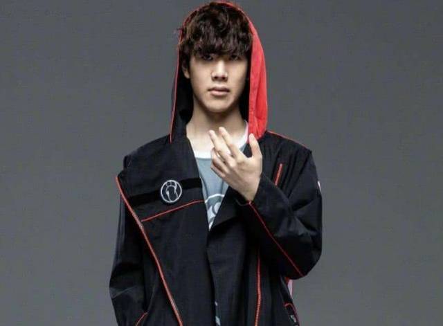 Hope 认为Corki是T1／T1.5英雄：他的属性很高，伤害也很高